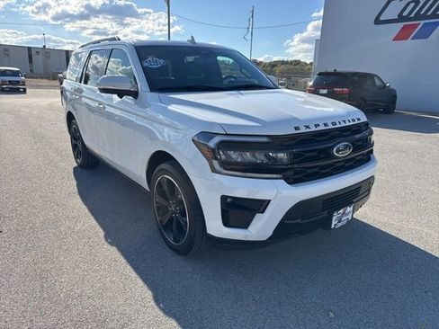 Used 2024 Ford Expedition Limited image 7