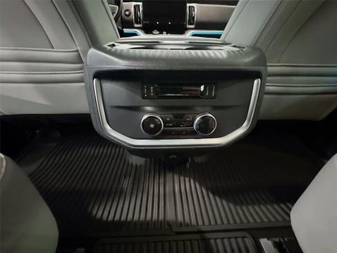 Used 2025 Ford Expedition Max Platinum w/ Platinum Ultimate Package AWD/4WD image 18