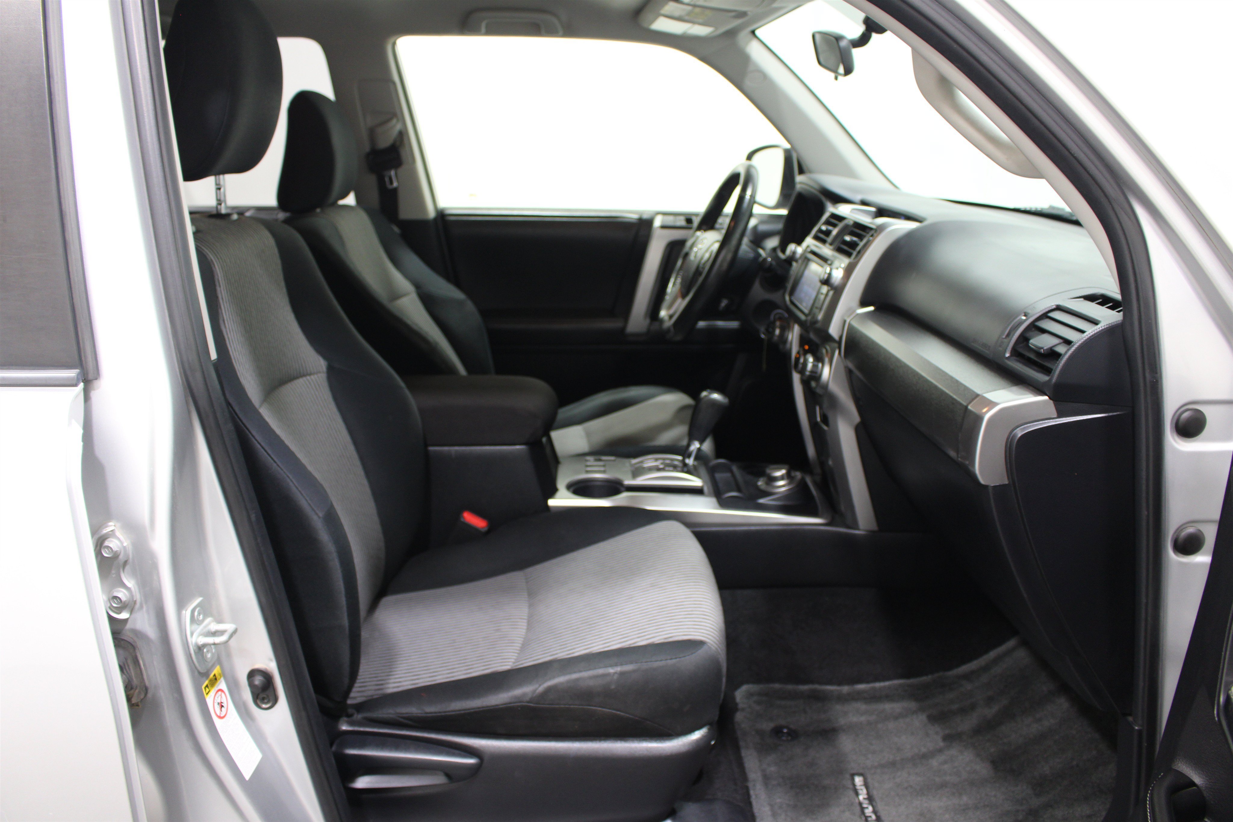 Used 2014 Toyota 4Runner SR5 AWD/4WD image 25
