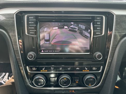 Used 2016 Volkswagen Passat 1.8T SEL Premium image 8