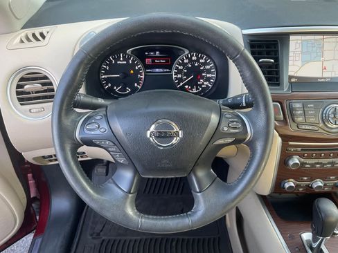 Used 2017 Nissan Pathfinder Platinum image 14