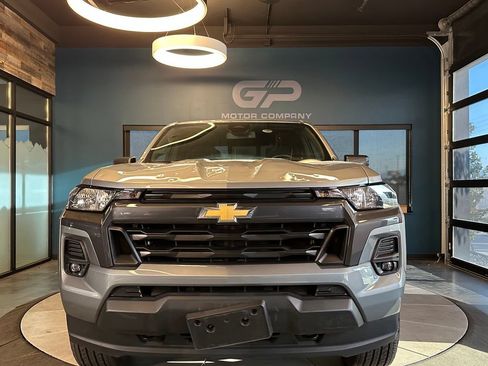 Used 2024 Chevrolet Colorado LT w/ LT Convenience Package II AWD/4WD image 8
