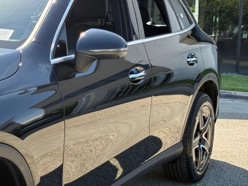 Used 2026 Mercedes-Benz GLC 300 image 4