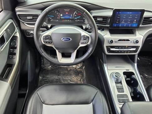 Used 2022 Ford Explorer XLT w/ Equipment Group 202A image 15