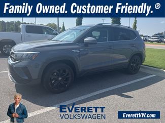 Used 2023 Volkswagen Taos SE image 1
