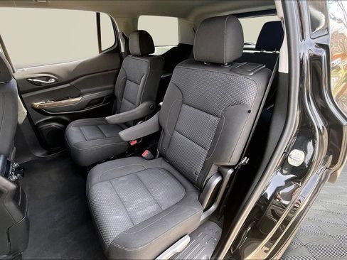 Used 2023 GMC Acadia SLE FWD image 25