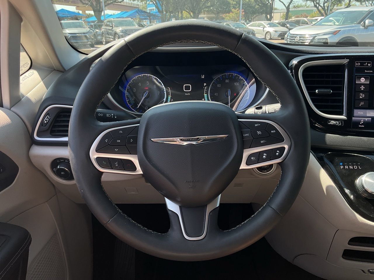 Used 2024 Chrysler Pacifica Touring-L FWD image 25