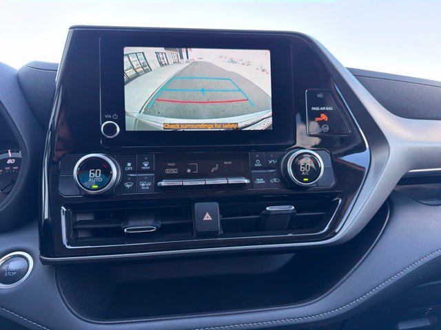Used 2025 Toyota Highlander LE AWD/4WD image 26