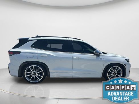 Used 2025 Volkswagen Tiguan SE R-Line image 4