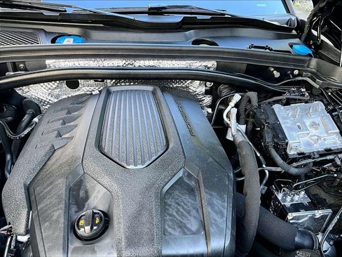 Certified 2026 Porsche Macan AWD/4WD image 34