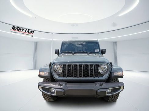 Used 2025 Jeep Gladiator Sport image 7