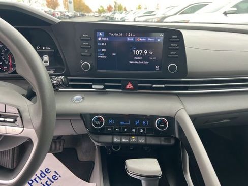 Used 2023 Hyundai Elantra SEL image 16