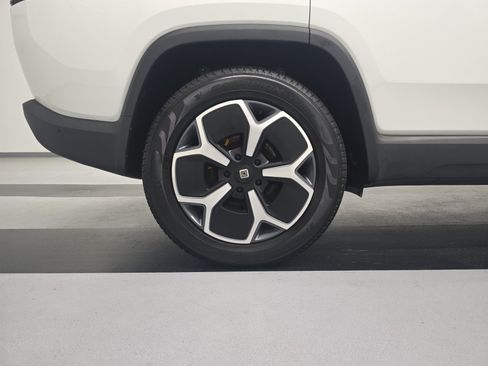 Used 2024 Rivian R1S Adventure AWD/4WD image 12
