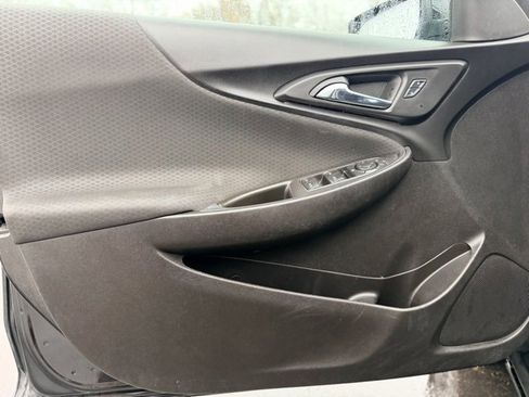 Used 2016 Chevrolet Malibu LT image 18