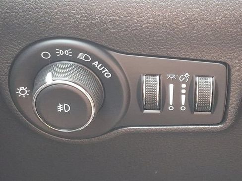 Used 2022 Jeep Compass Latitude FWD image 23