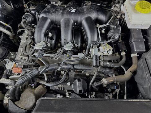 Used 2024 Nissan Pathfinder SV FWD image 39