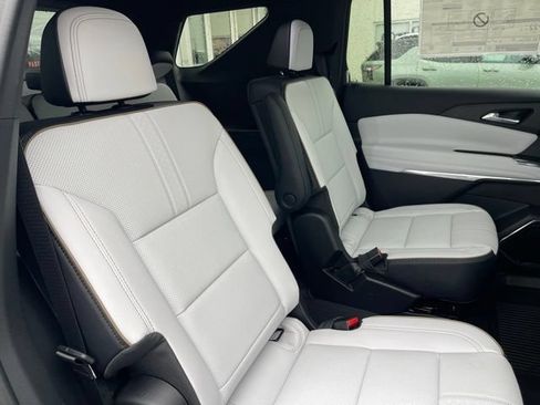 New 2026 Chevrolet Traverse High Country w/ LPO, Floor Liner Package FWD image 11