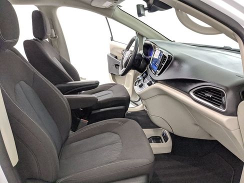 Used 2024 Chrysler Voyager LX FWD image 22