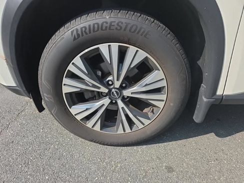 Certified 2023 Nissan Rogue SV AWD/4WD image 9