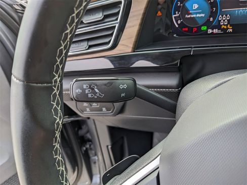 Certified 2024 Volkswagen Atlas SE image 32