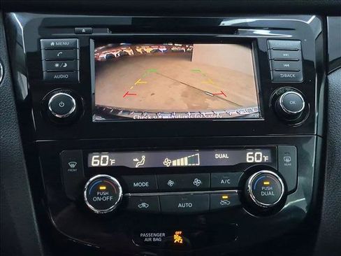 Used 2020 Nissan Rogue Sport SV FWD image 13