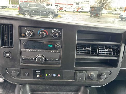 Used 2023 GMC Savana 2500 Extended w/ Driver Convenience Package RWD image 17