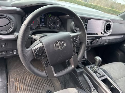 Used 2023 Toyota Tacoma TRD Off-Road image 10