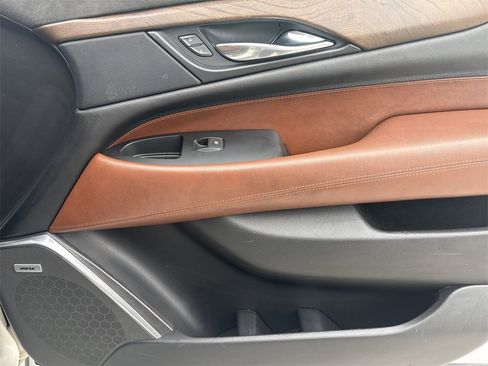Used 2019 Cadillac Escalade ESV Luxury image 18