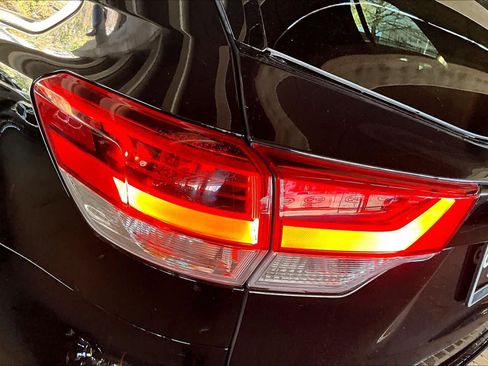 Used 2017 Toyota Highlander Limited image 28
