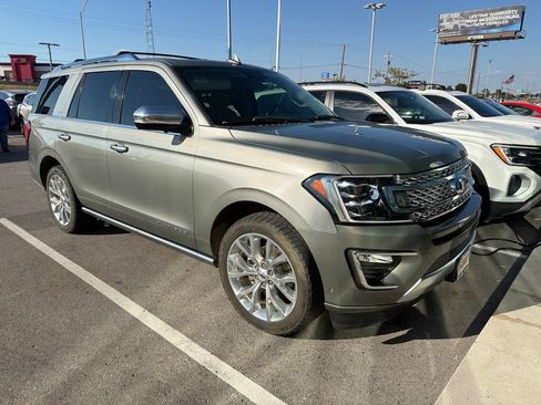 Used 2019 Ford Expedition Platinum RWD image 3