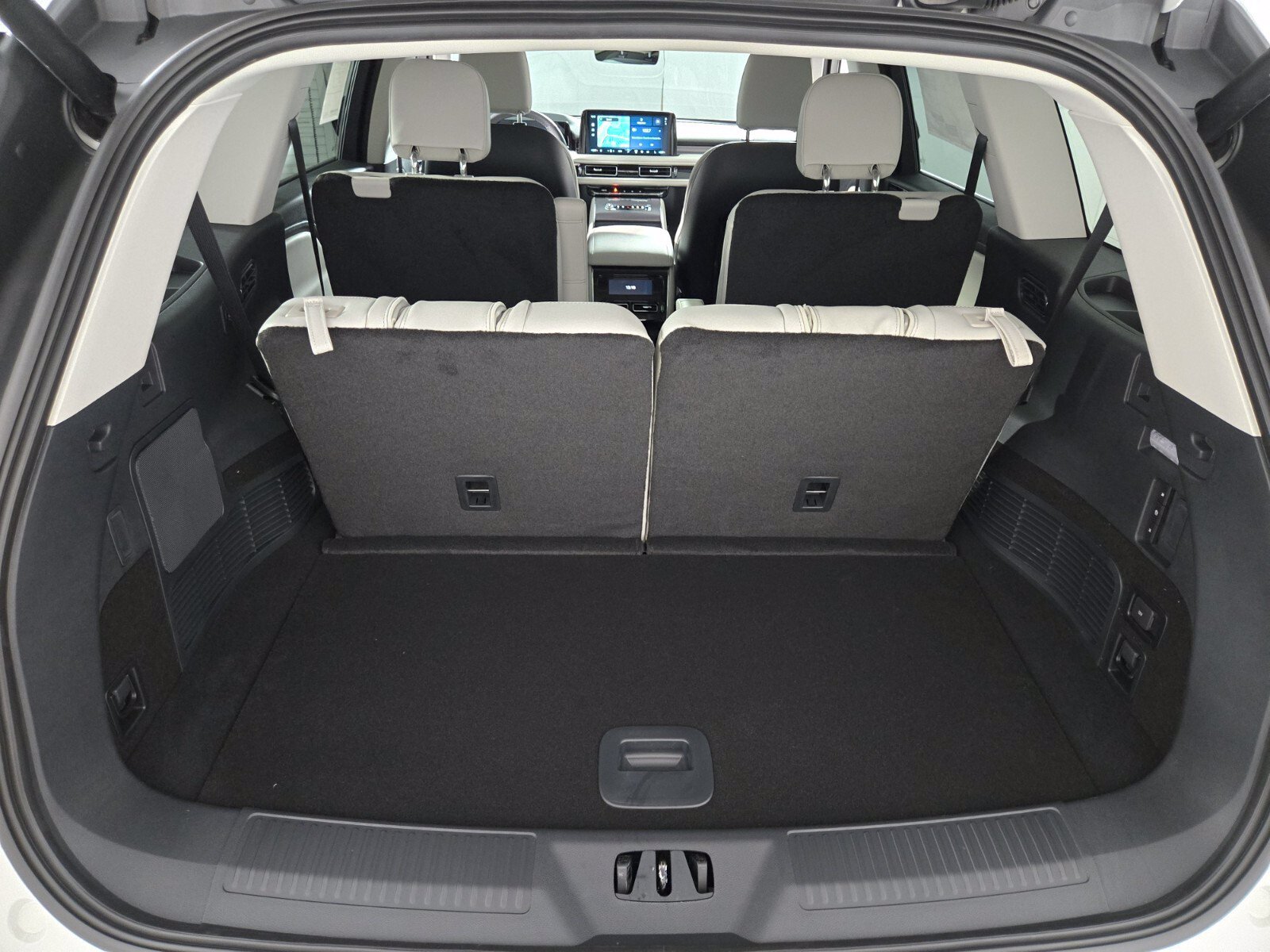 New 2027 Lincoln Aviator 2WD image 18