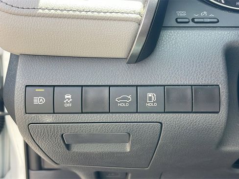 Used 2024 Toyota Camry SE image 19