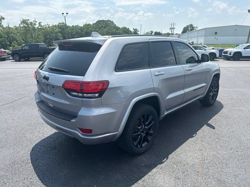 Used 2020 Jeep Grand Cherokee Altitude AWD/4WD image 3