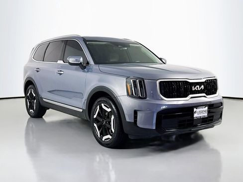 Used 2023 Kia Telluride EX w/ EX Captain's Chair Package image 3