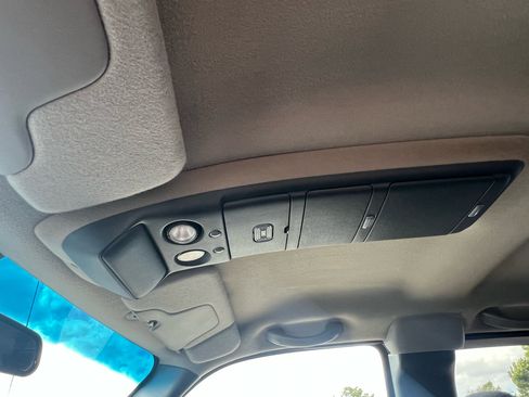 Used 2000 Chevrolet Silverado 1500 LS image 40