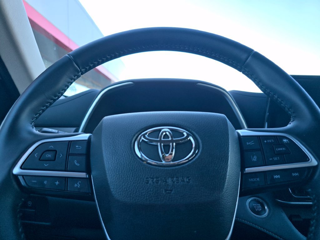 Certified 2025 Toyota Highlander XLE AWD/4WD image 18