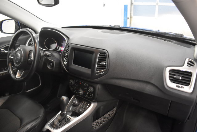 Used 2020 Jeep Compass Latitude w/ Cold Weather Group AWD/4WD image 18
