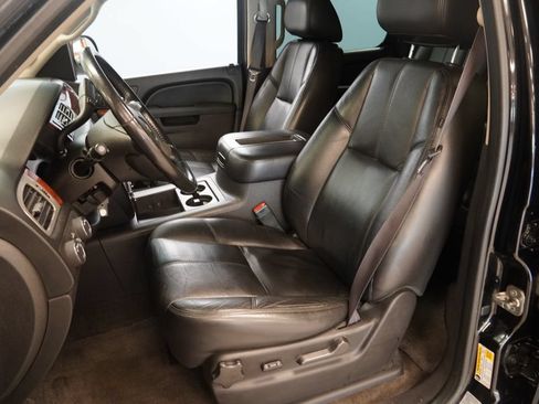 Used 2012 Chevrolet Suburban LT AWD/4WD image 4