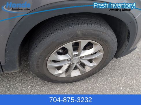 Used 2019 Hyundai Santa Fe SE image 9