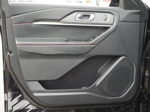 Certified 2025 Ford Explorer ST-Line w/ ST-Line Street Pack image 38