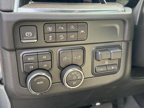 Used 2025 Chevrolet Tahoe Premier AWD/4WD image 21