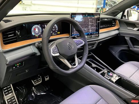 New 2026 Volkswagen Tiguan SEL R-Line image 8