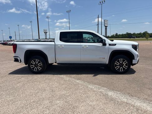 Used 2024 GMC Sierra 1500 AT4 w/ Technology Package AWD/4WD image 7
