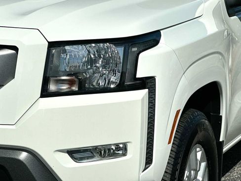 Used 2024 Nissan Frontier SV w/ SV Convenience Package RWD image 16