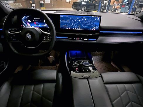 Certified 2025 BMW 530i image 15