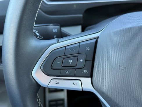 Used 2023 Volkswagen Tiguan SE R-Line image 29