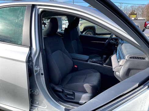 Used 2025 Toyota Camry LE image 11