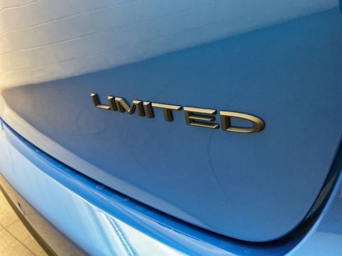 New 2026 Chrysler Pacifica Limited w/ Uconnect Theater Family Group image 5