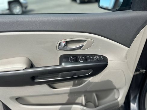 Used 2017 Kia Sedona LX w/ LX Essentials Premium Package FWD image 11