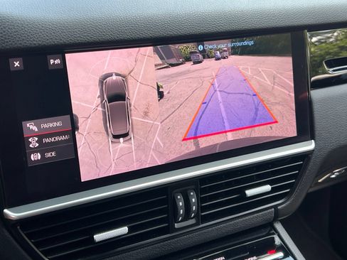 Certified 2020 Porsche Cayenne E-Hybrid AWD/4WD image 29
